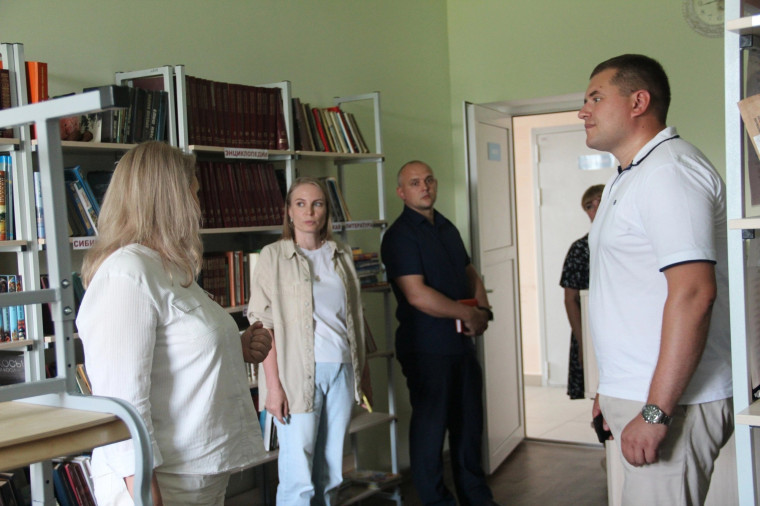 Глава района Максим Лозовиков проверил готовность школ к новому учебному году. Глава района Максим Лозовиков проверил готовность школ к новому учебному году.