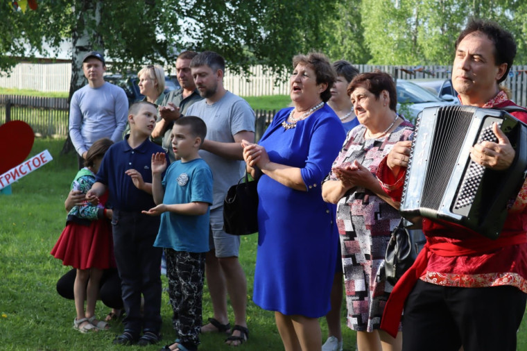В деревне Сугристое состоялись традиционные «Троицкие встречи». В этот раз они были приурочены к 125-летию населенного пункта.. В деревне Сугристое состоялись традиционные «Троицкие встречи». В этот раз они были приурочены к 125-летию населенного пункта..