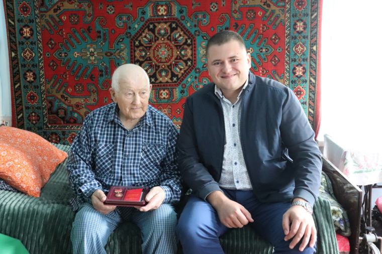 Два жителя п. Большой Унгут удостоены нагрудного знака «100 лет Манскому району». Два жителя п. Большой Унгут удостоены нагрудного знака «100 лет Манскому району».