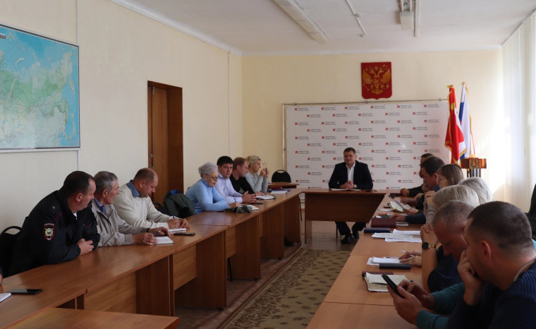 В районной администрации провели расширенное аппаратное совещание главы Манского района с главами сельсоветов и руководителями структурных подразделений.. В районной администрации провели расширенное аппаратное совещание главы Манского района с главами сельсоветов и руководителями структурных подразделений..
